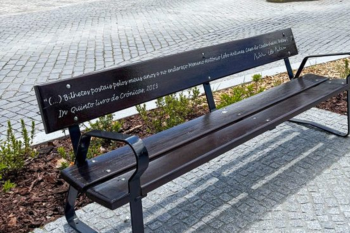 Bancos Literários em Nelas com excertos da obra de António Lobo Antunes